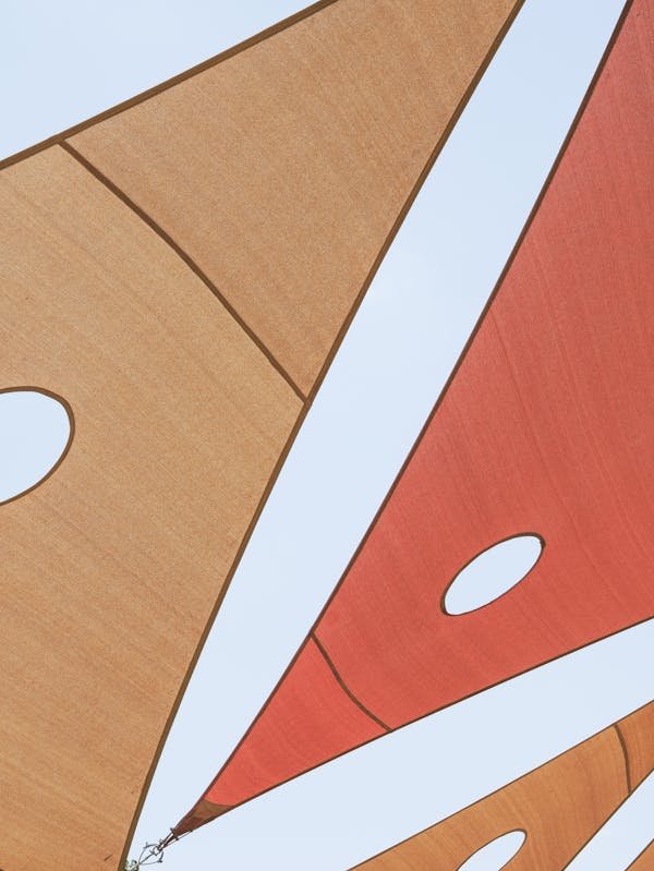 Toile d'ombrage de qualité française : l'élégance et la durabilité assurées